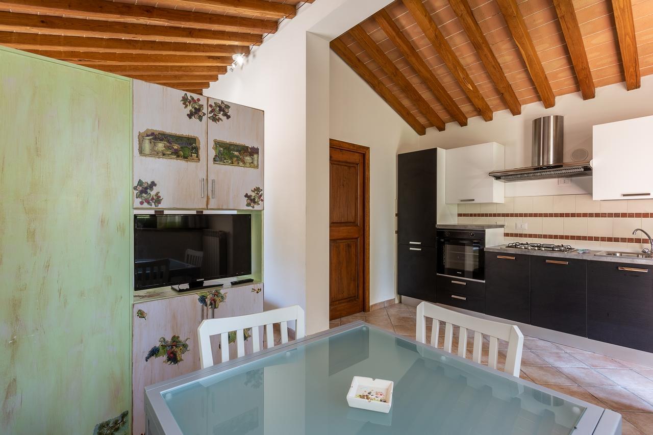 Il Borgo Di Terrensano Aparthotel Siena Bagian luar foto