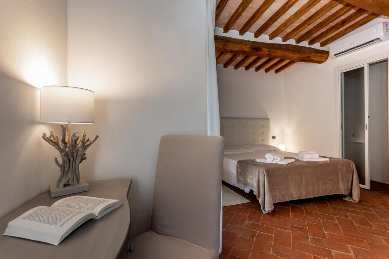 Il Borgo Di Terrensano Aparthotel Siena Bagian luar foto