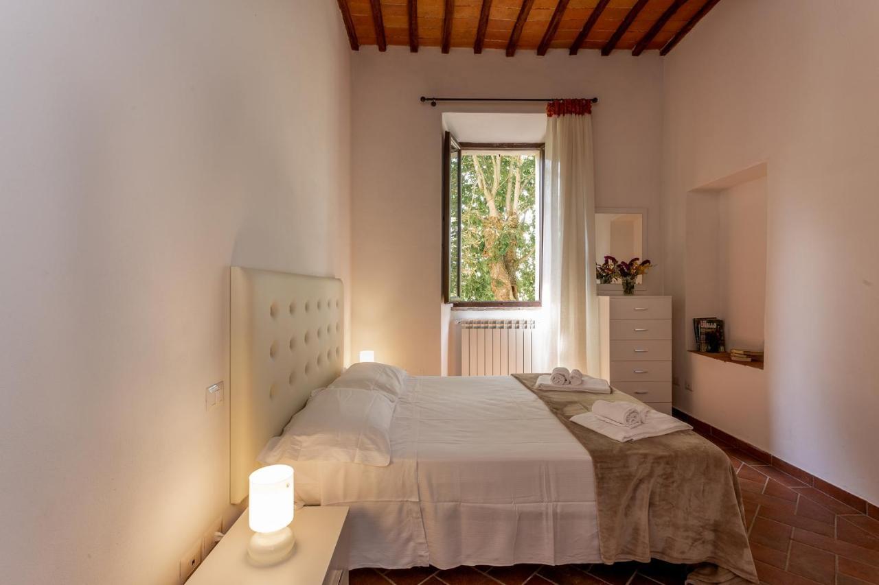 Il Borgo Di Terrensano Aparthotel Siena Bagian luar foto