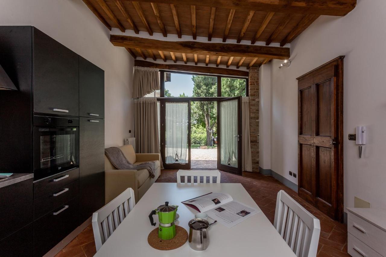 Il Borgo Di Terrensano Aparthotel Siena Bagian luar foto