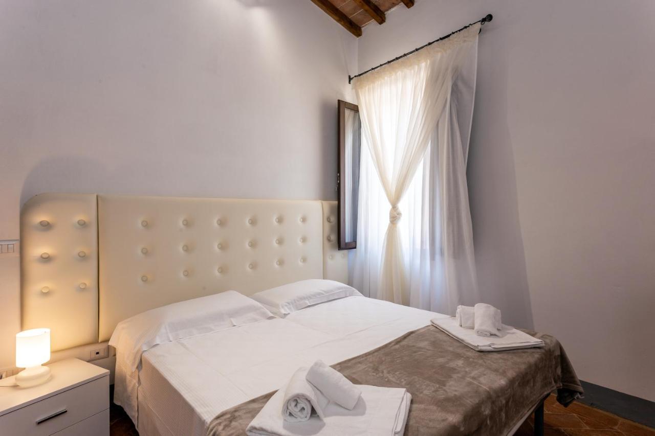 Il Borgo Di Terrensano Aparthotel Siena Bagian luar foto