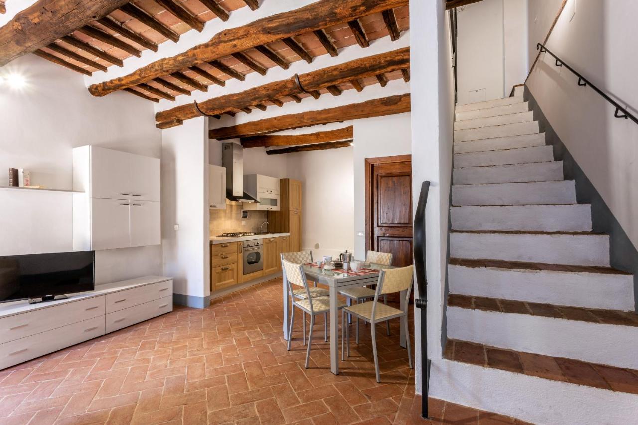 Il Borgo Di Terrensano Aparthotel Siena Bagian luar foto