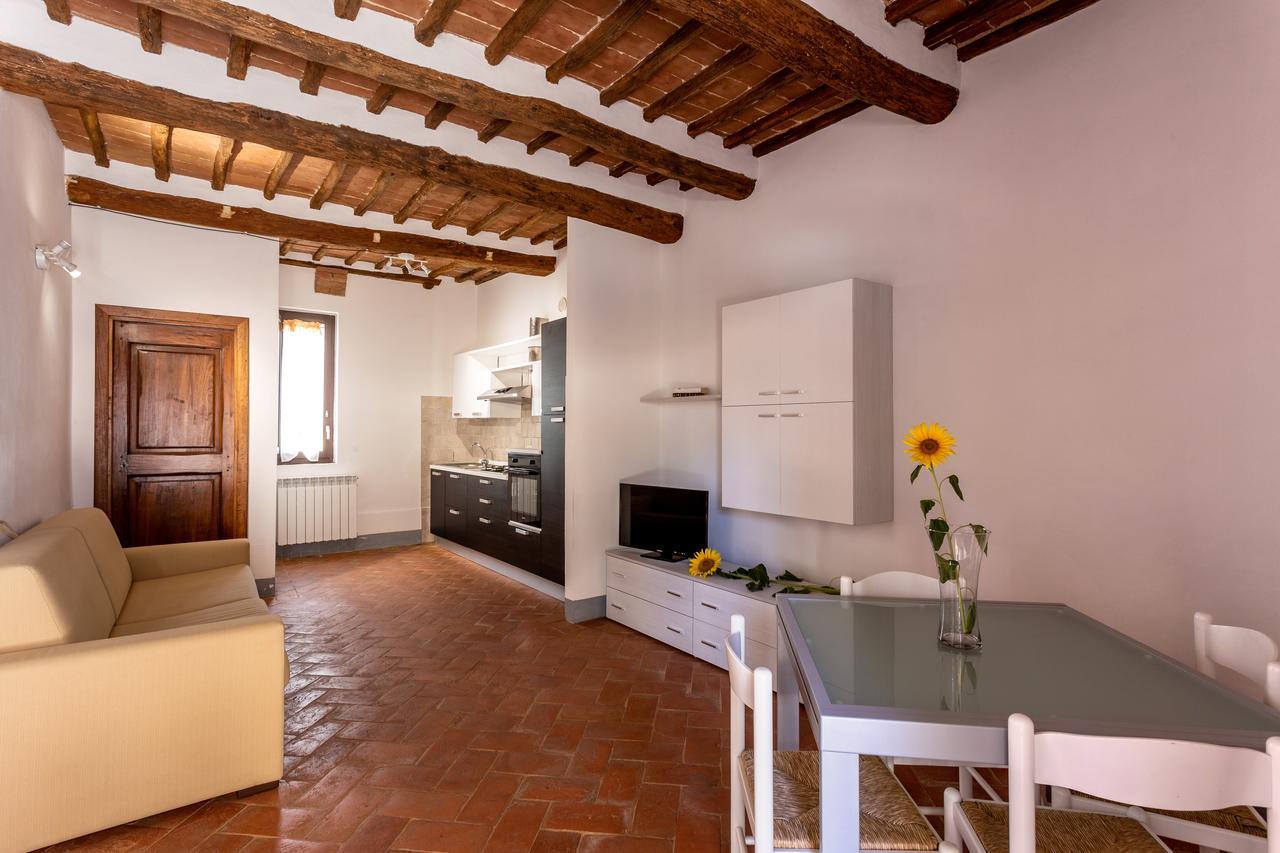 Il Borgo Di Terrensano Aparthotel Siena Bagian luar foto