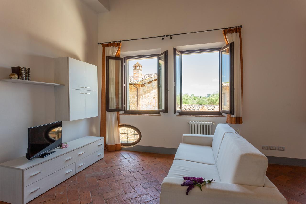Il Borgo Di Terrensano Aparthotel Siena Bagian luar foto